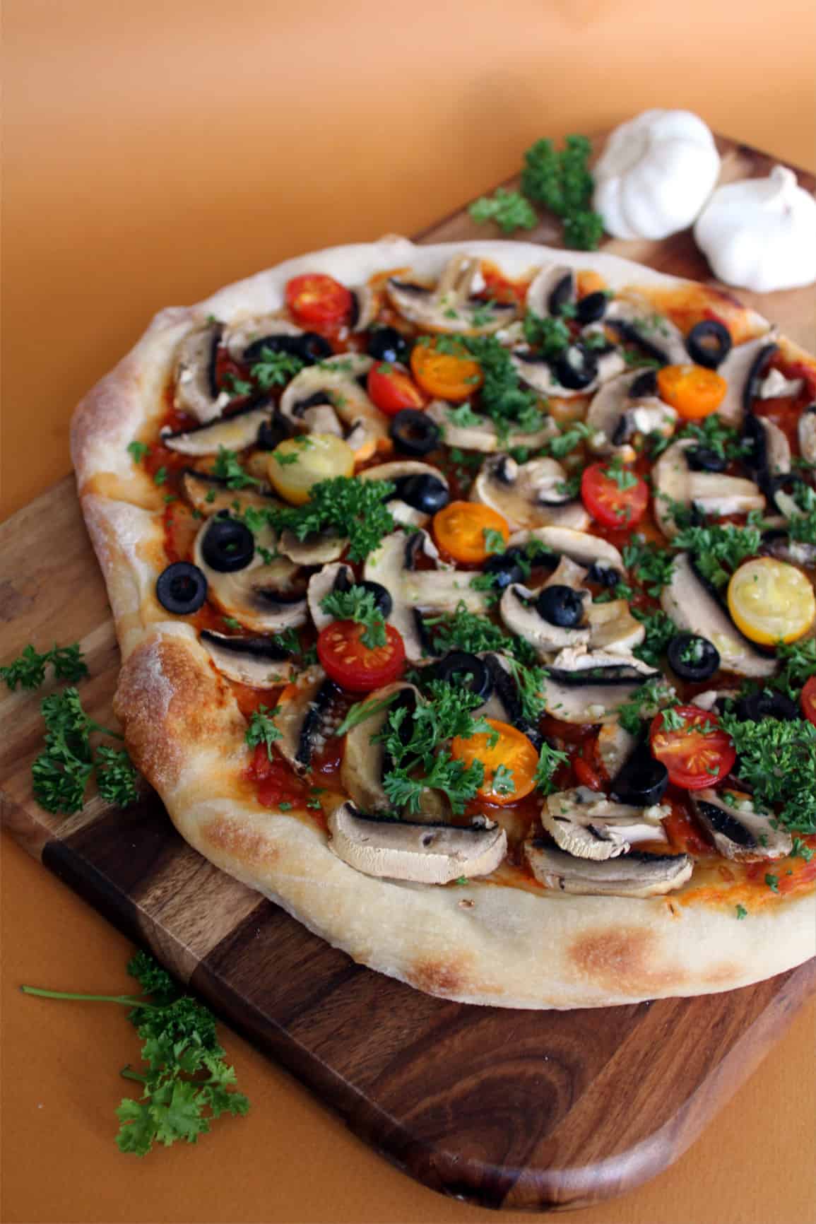 mushroom & garlic vegan pizza marinara