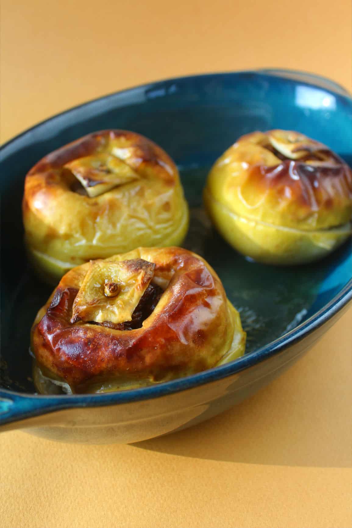 Vegan baked apples