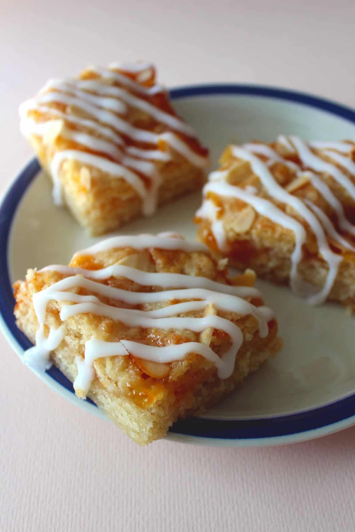 vegan almond & apricot cakes