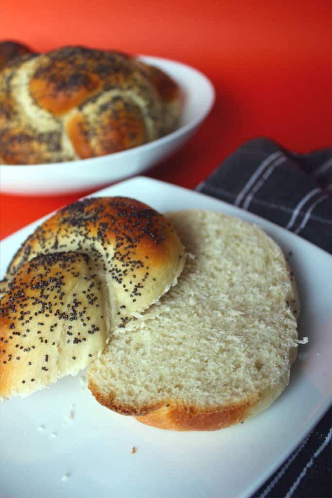 vegan poppy seed dinner rolls