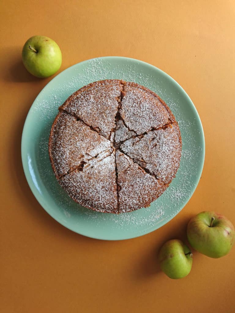 vegan apple cake sharlotka